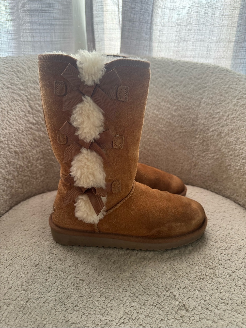 Koolaburra by UGG Women’s Size 6 Brown Suede Tall Boots Shearling Bow
